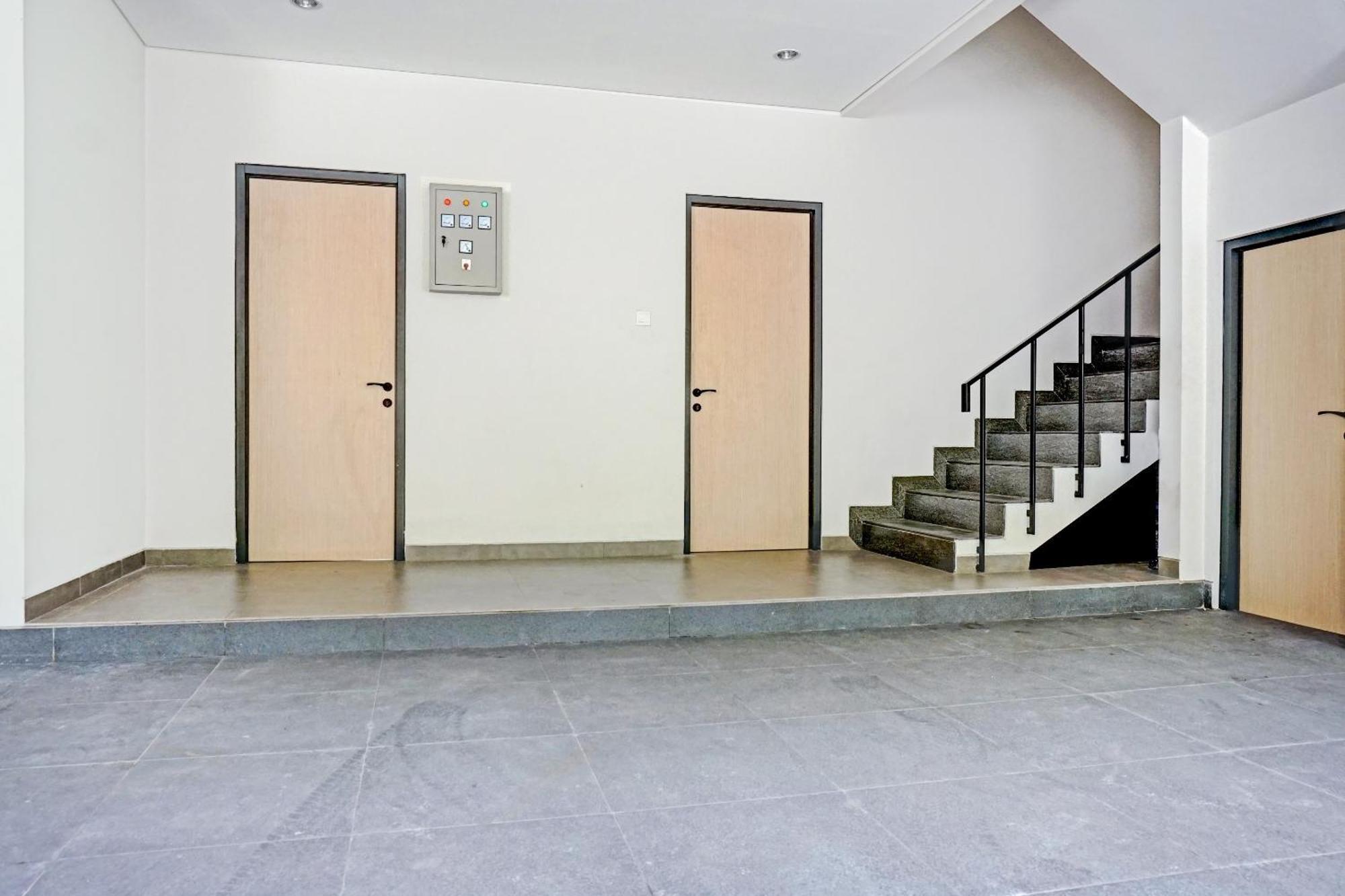 Super Oyo Capital O 90635 Tango Juliet Residence Jakarta Buitenkant foto