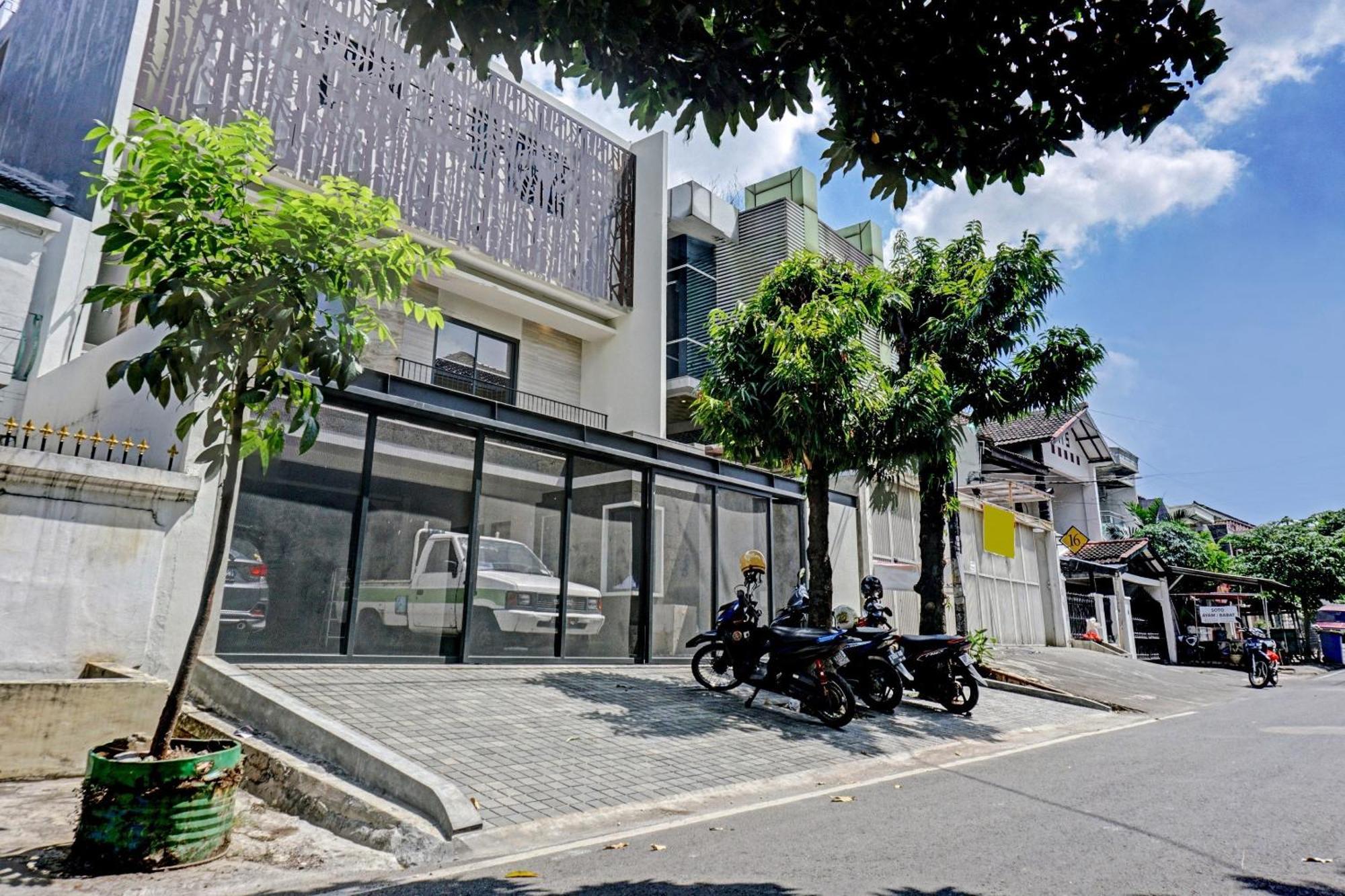 Super Oyo Capital O 90635 Tango Juliet Residence Jakarta Buitenkant foto