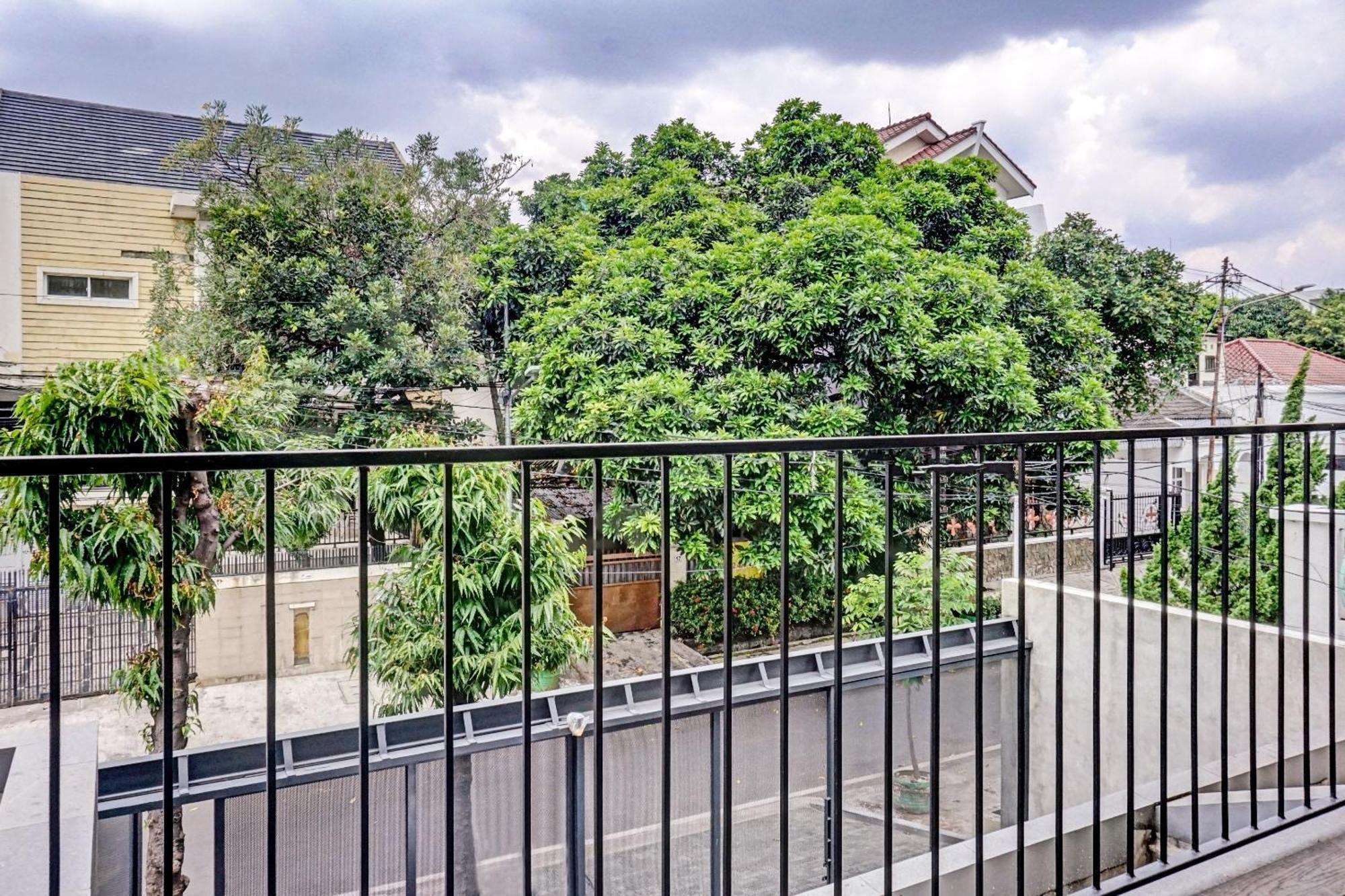 Super Oyo Capital O 90635 Tango Juliet Residence Jakarta Buitenkant foto